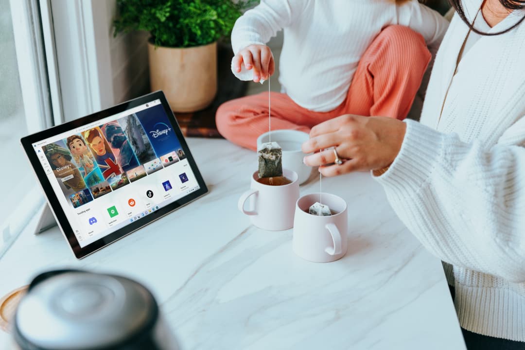 woman with tea and laptop